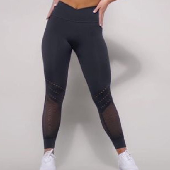 Shefit Seamless Black Leggings Size Small with Laundry Bag NWT - Picture 3 of 14